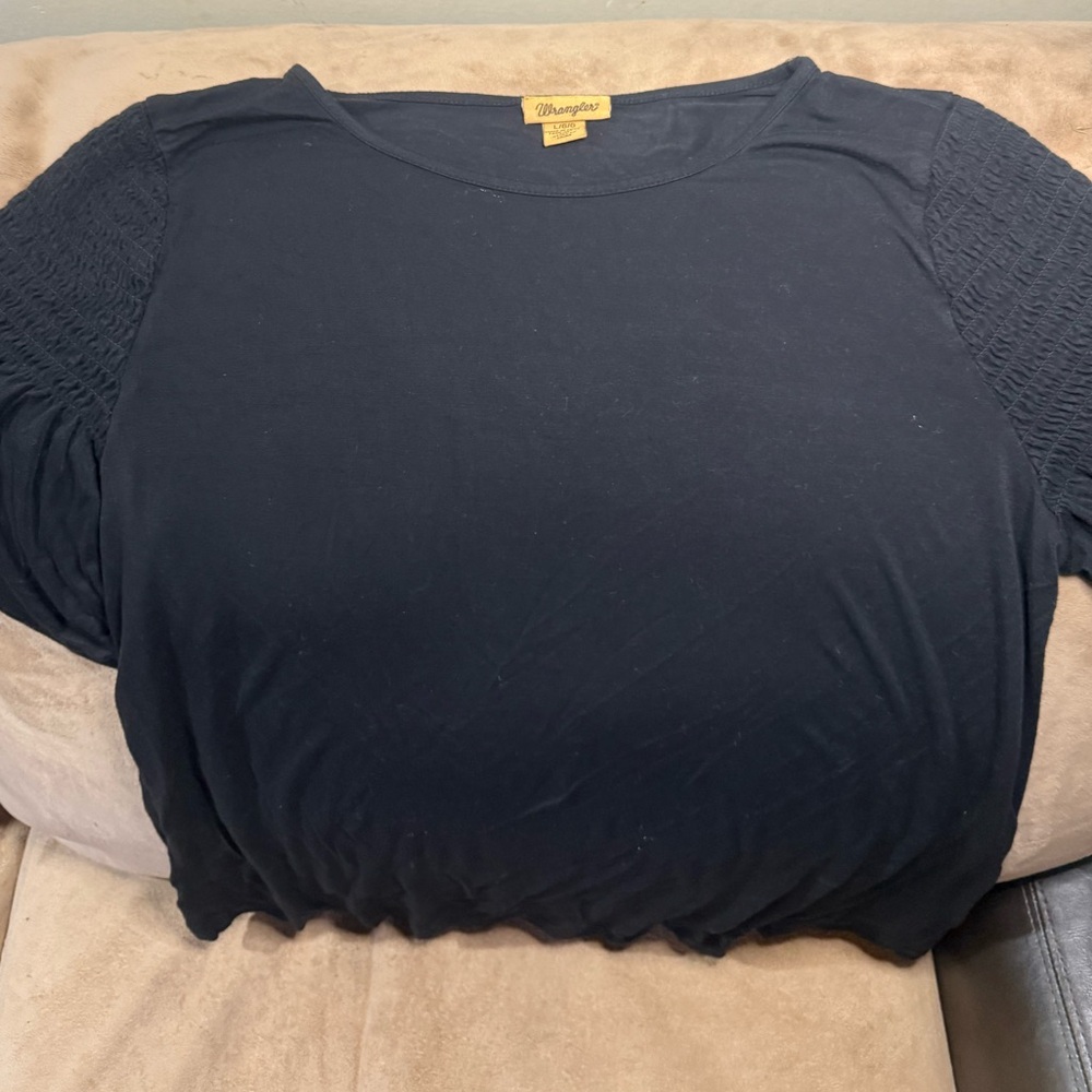Wrangler Women’s Large Smocked Shoulders Short Sleeve Tee